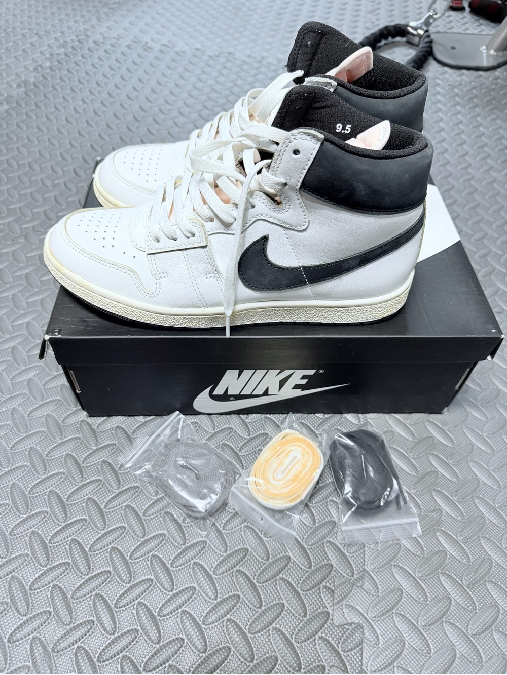 Nike Jordan airship SP Men’s High-Top Sneakers — White/Black